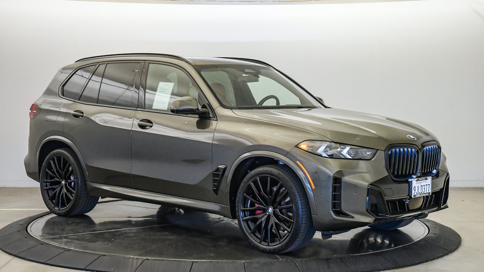 Certified 2024 BMW X5 xDrive40i w/ M Sport Package AWD/4WD image 6