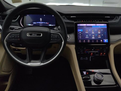 Used 2023 Jeep Grand Cherokee L Limited AWD/4WD image 22