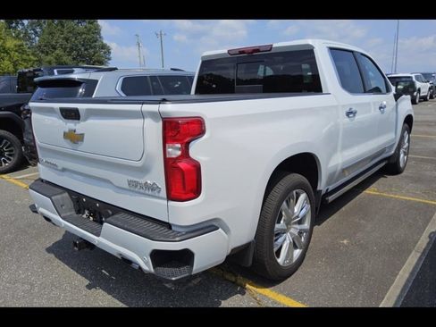 Used 2026 Chevrolet Silverado 1500 High Country AWD/4WD image 2