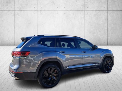 Used 2024 Volkswagen Atlas SE w/ Black Wheel Package image 5