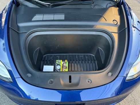 Used 2021 Tesla Model Y Long Range image 11