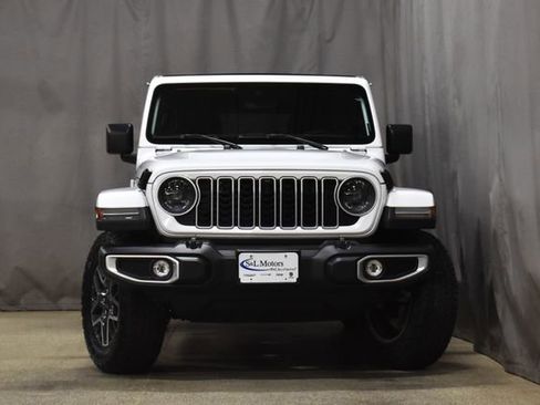Used 2024 Jeep Wrangler Unlimited Sahara w/ Technology Group AWD/4WD image 5