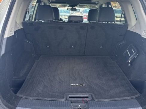Used 2022 Nissan Rogue SV w/ SV Premium Package image 11