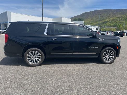 Used 2023 GMC Yukon XL Denali AWD/4WD image 6