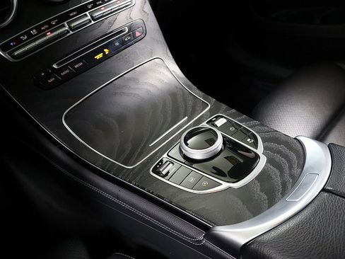 Used 2019 Mercedes-Benz GLC 300 4MATIC image 22