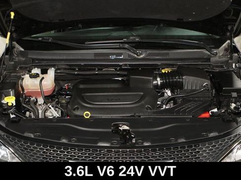 Used 2020 Chrysler Pacifica Touring-L Plus w/ Tire & Wheel Group FWD image 3