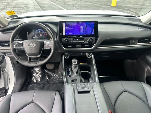 Certified 2024 Toyota Grand Highlander AWD image 20