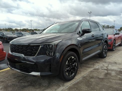 Certified 2025 Kia Sorento S w/ Panoramic Sunroof Package image 3