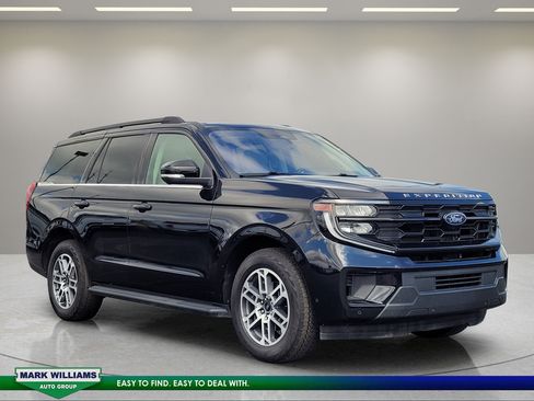 Used 2025 Ford Expedition Active AWD/4WD image 1