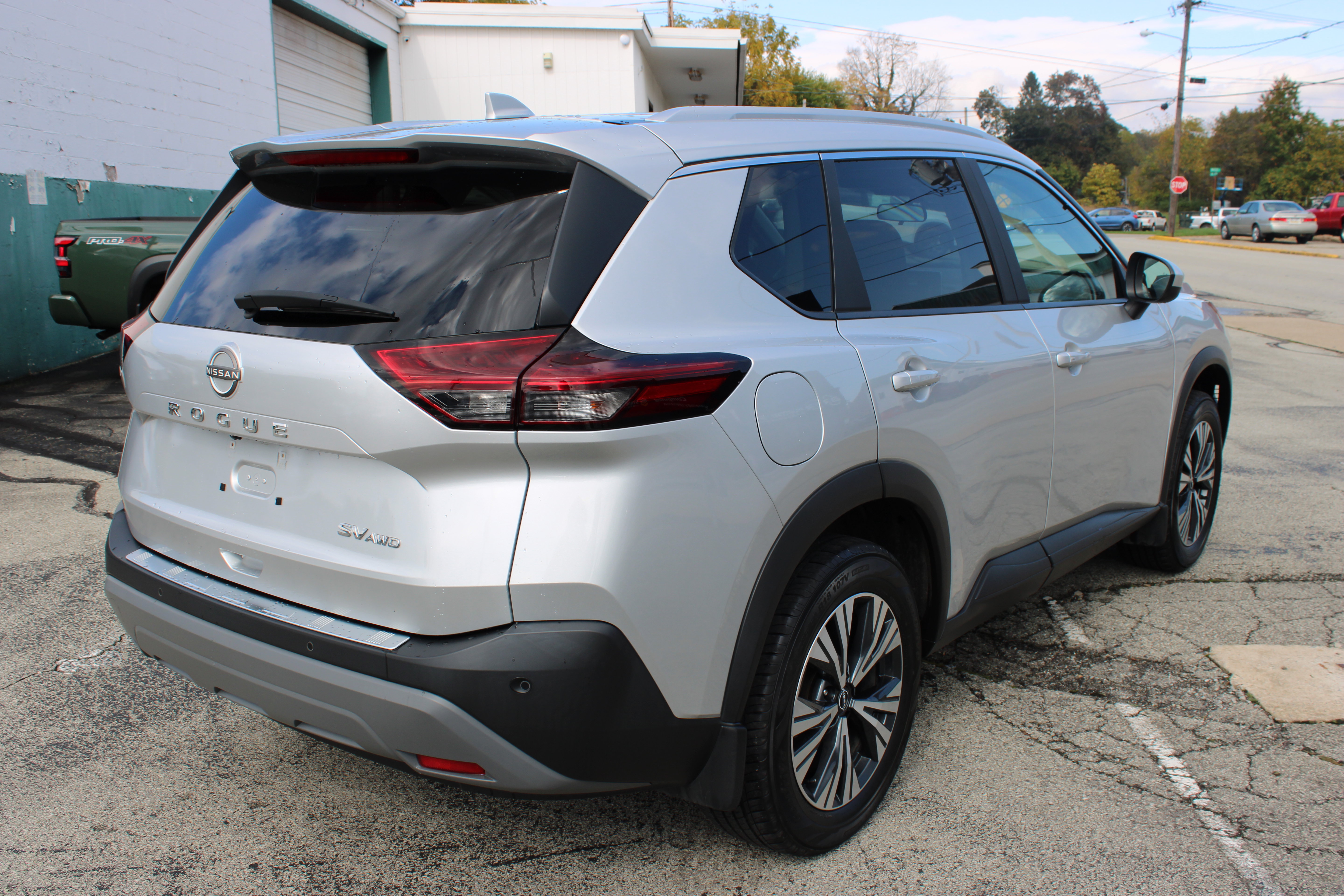Certified 2023 Nissan Rogue SV w/ SV Premium B Package AWD/4WD image 8