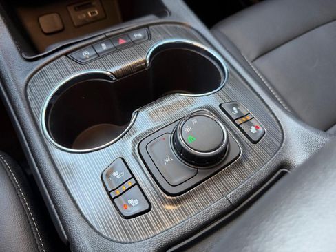 Used 2023 GMC Acadia SLT w/ Elevation Edition FWD image 31