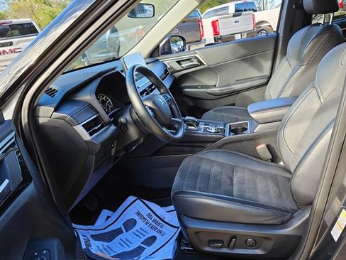 Used 2024 Mitsubishi Outlander SE image 6