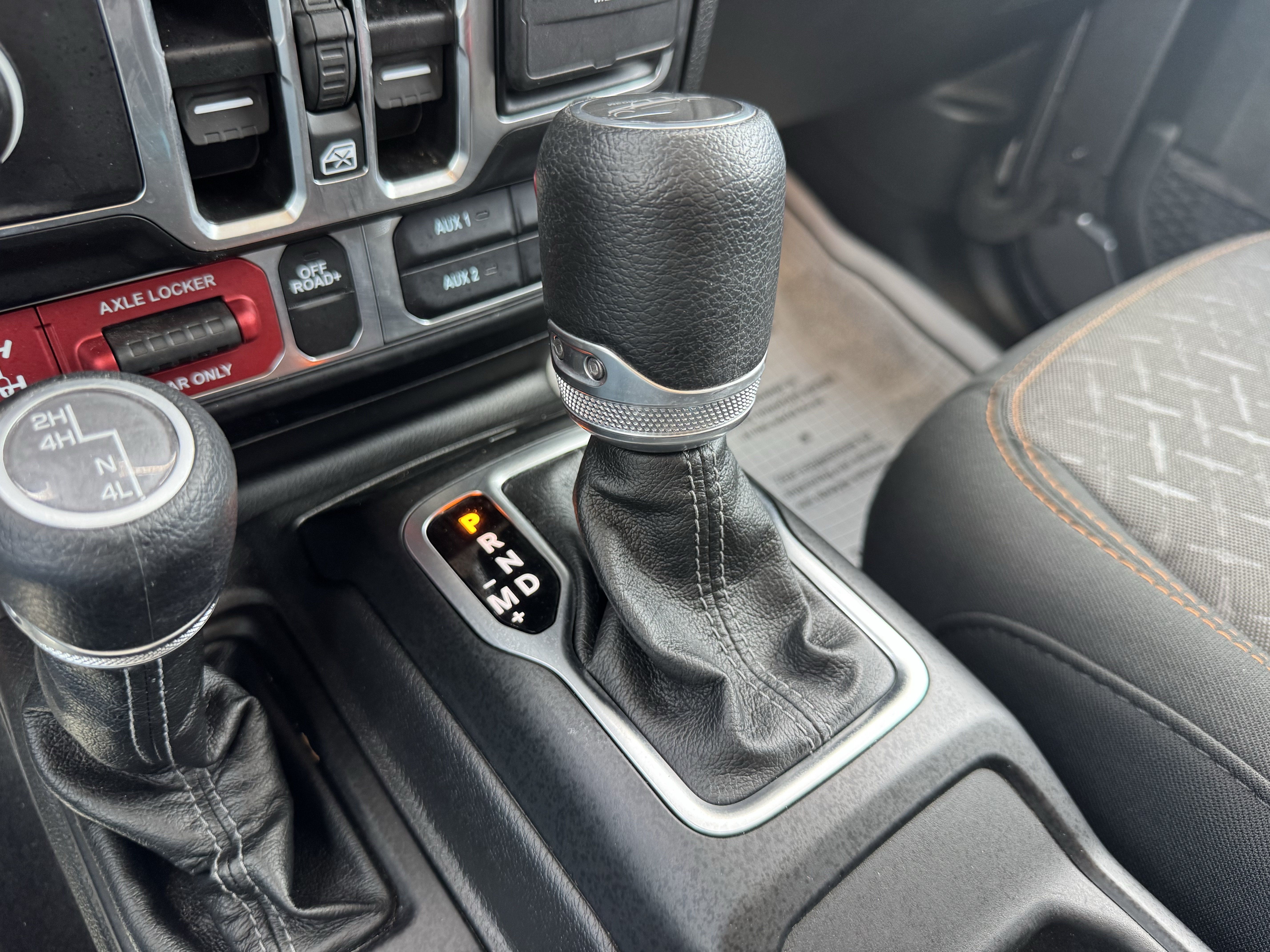 Used 2025 Jeep Gladiator Mojave AWD/4WD image 16