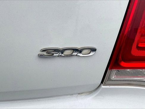 Used 2019 Chrysler 300 Limited image 8