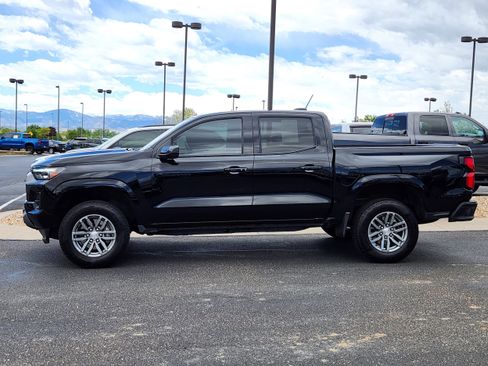 Used 2024 Chevrolet Colorado LT w/ LT Convenience Package III AWD/4WD image 2
