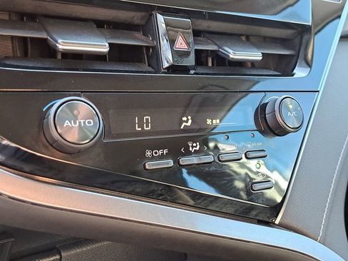 Certified 2021 Toyota Camry SE image 23