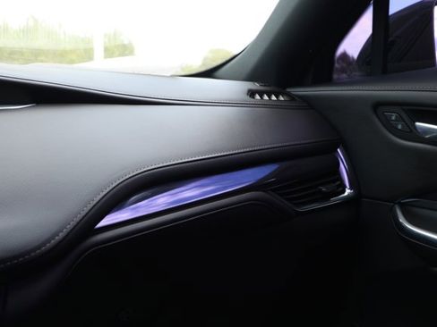 Used 2022 Cadillac XT4 Luxury w/ Cold Weather Package FWD image 25