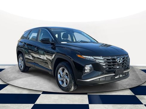 Used 2023 Hyundai Tucson SE image 1