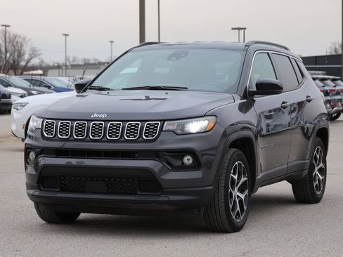 Used 2024 Jeep Compass Limited image 6