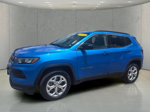 Used 2024 Jeep Compass Latitude AWD/4WD image 1