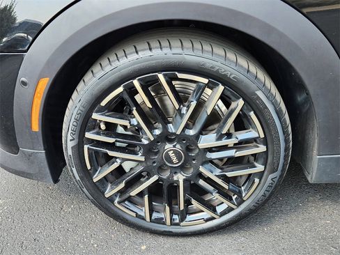 Used 2025 MINI Cooper 2-Door Hardtop image 34