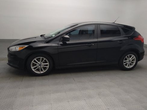 Used 2018 Ford Focus SE FWD image 2