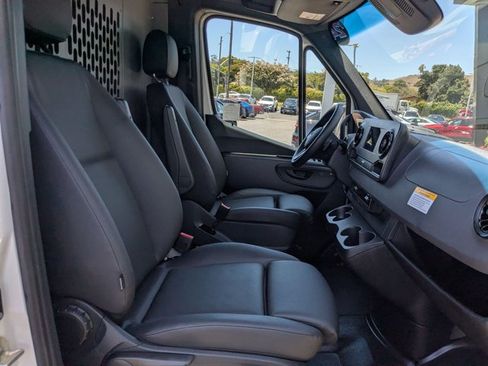 Used 2024 Mercedes-Benz Sprinter 2500 image 19