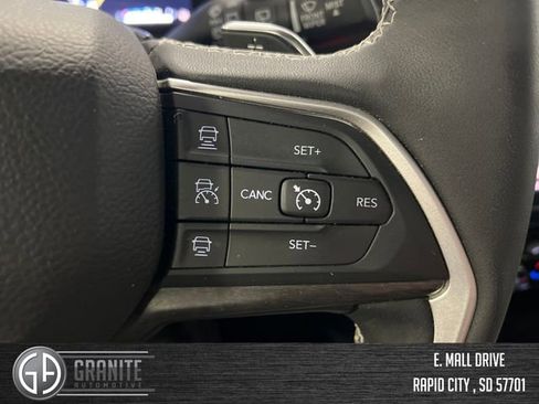 Used 2025 Jeep Grand Cherokee Limited w/ Black Appearance Package AWD/4WD image 34