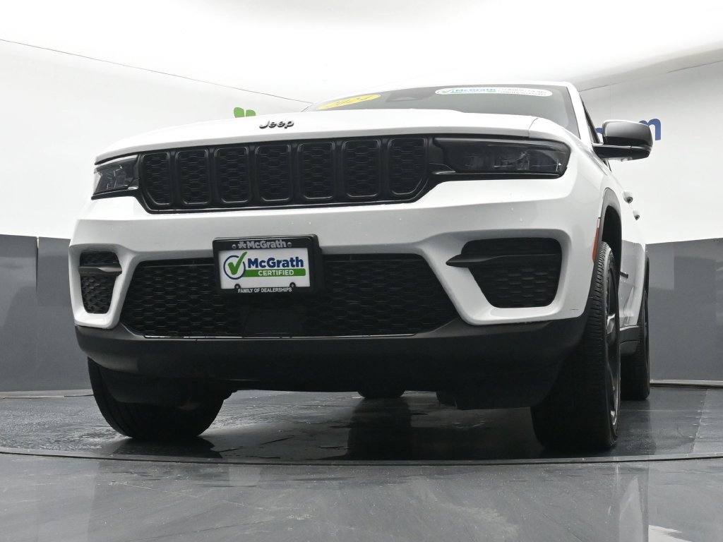 Used 2024 Jeep Grand Cherokee Altitude AWD/4WD image 7