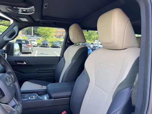 Certified 2025 Lexus GX 550 AWD/4WD image 9
