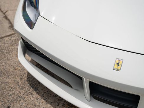 Used 2017 Ferrari 488 GTB RWD image 10