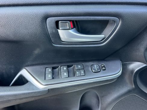 Used 2015 Toyota Camry SE image 13