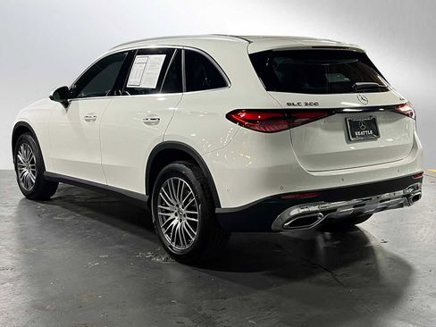 Used 2025 Mercedes-Benz GLC 300 4MATIC image 5