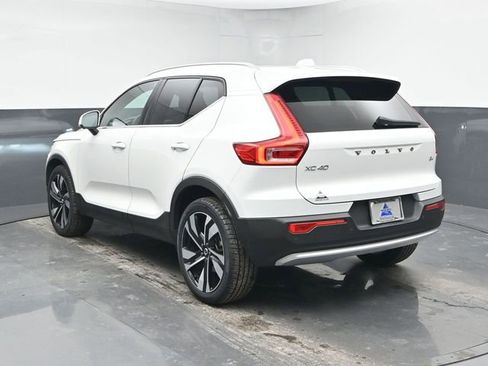 Used 2023 Volvo XC40 B4 Plus w/ Driver Assist Package image 6