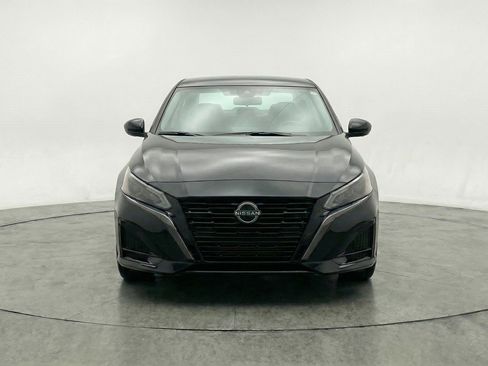 Used 2025 Nissan Altima 2.5 SV image 2