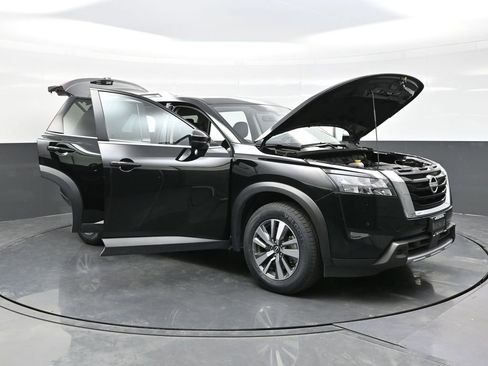 Used 2025 Nissan Pathfinder SL image 54