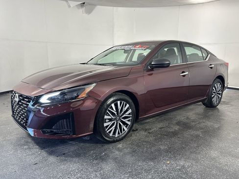 Certified 2025 Nissan Altima 2.5 SV FWD image 4