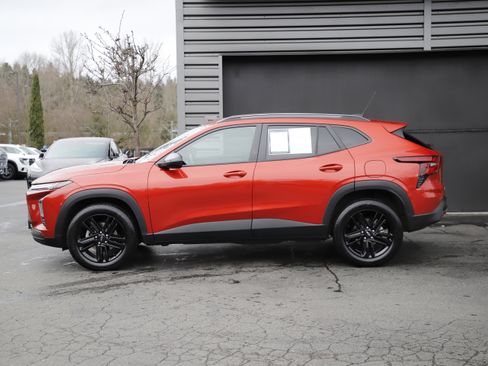 Used 2024 Chevrolet Trax ACTIV w/ Sunroof Package image 5