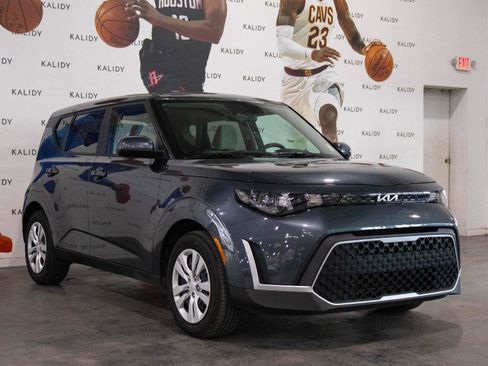 Used 2023 Kia Soul LX FWD image 18