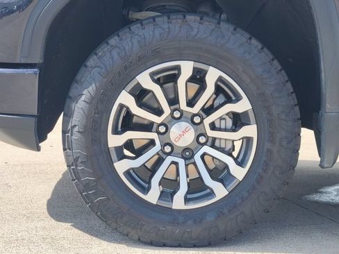 Used 2023 GMC Sierra 1500 AT4 w/ AT4 Premium Package AWD/4WD image 10
