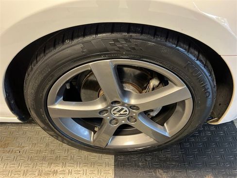 Used 2011 Volkswagen Golf TDI image 8