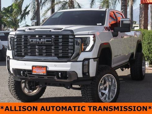 Used 2024 GMC Sierra 2500 Denali Ultimate AWD/4WD image 4