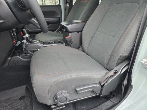 Used 2024 Jeep Wrangler Unlimited Rubicon w/ Safety Group image 35