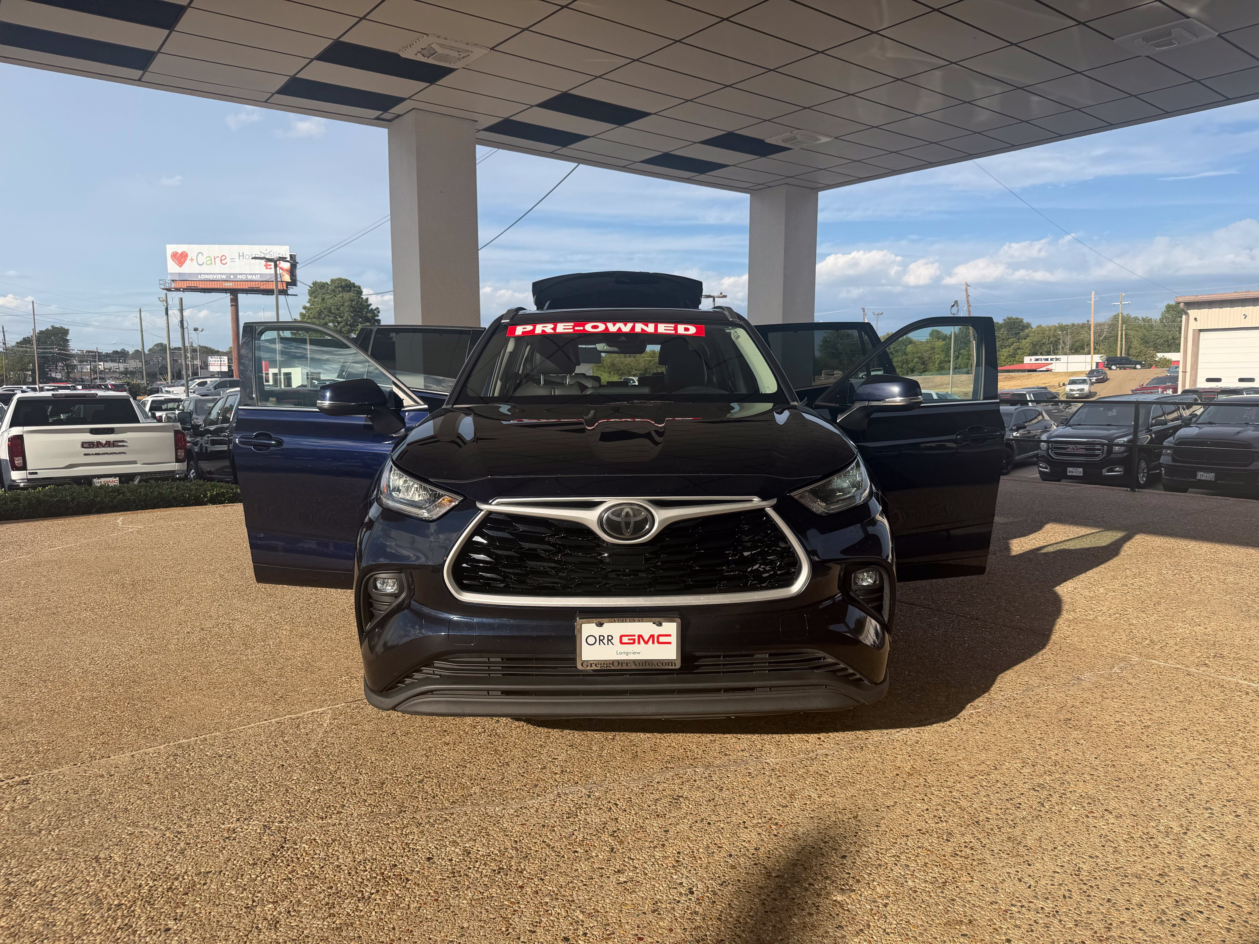 Used 2020 Toyota Highlander XLE FWD image 19