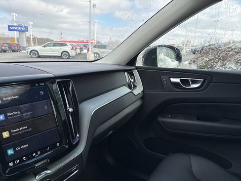 Used 2025 Volvo XC60 B5 Plus image 26