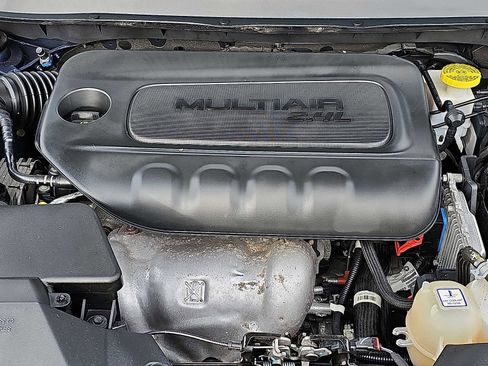 Used 2019 Jeep Cherokee Latitude Plus w/ Cold Weather Group image 27