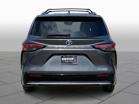 New 2025 Toyota Sienna Platinum image 5