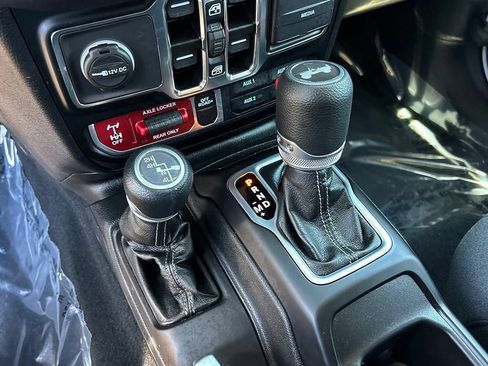 Used 2024 Jeep Wrangler Unlimited Sport AWD/4WD image 16