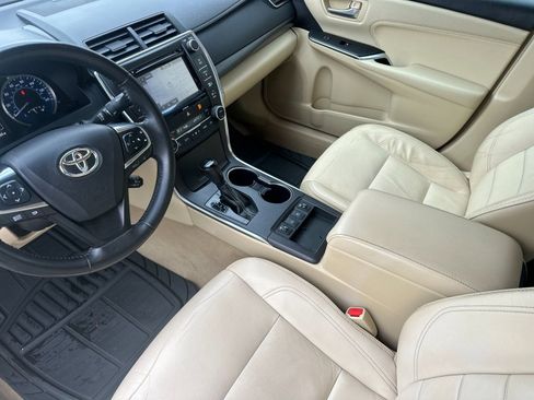 Used 2016 Toyota Camry XLE w/ Moonroof Package image 9
