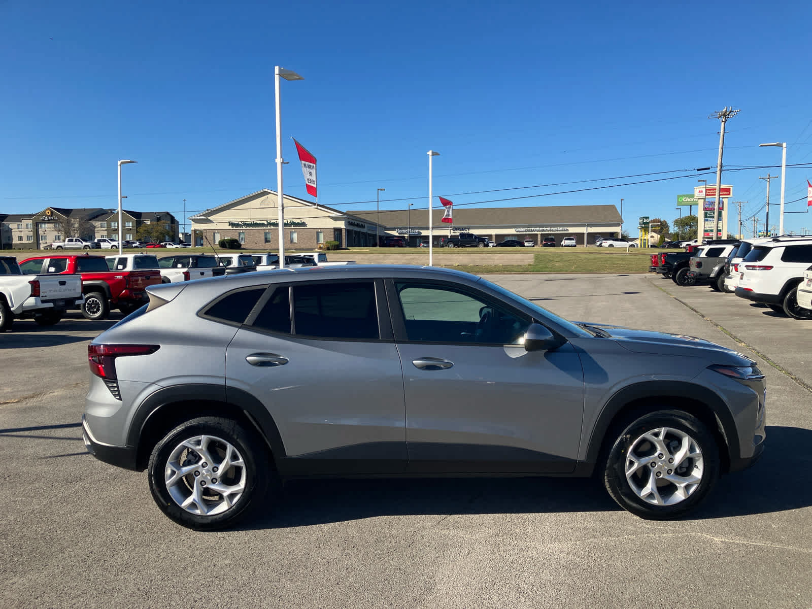 Used 2025 Chevrolet Trax LS w/ LS Convenience Package FWD image 8